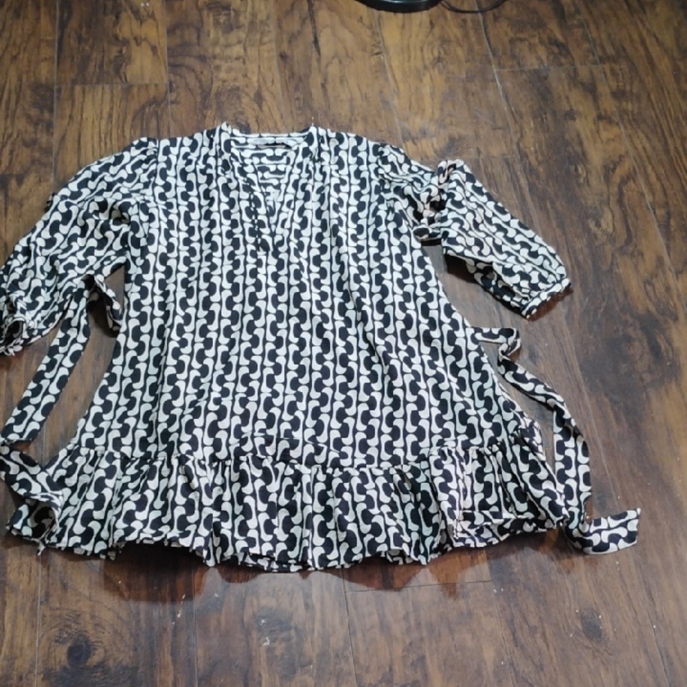Zara Black and White Patterned V-Neck Tunic with Ruffle Hem